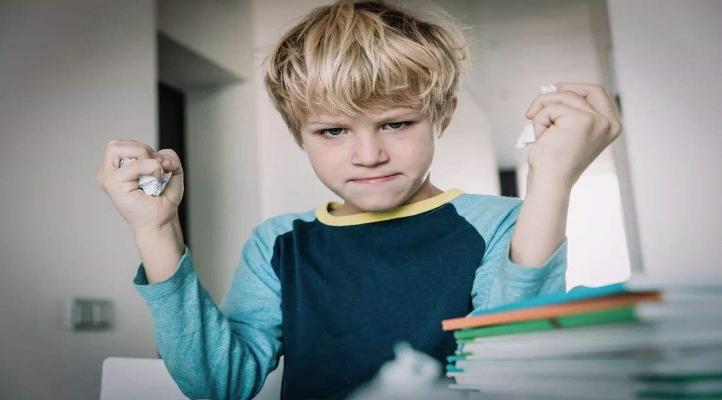 男孩胆小该怎么教育孩子,如何让孩子改掉胆小懦弱的心理