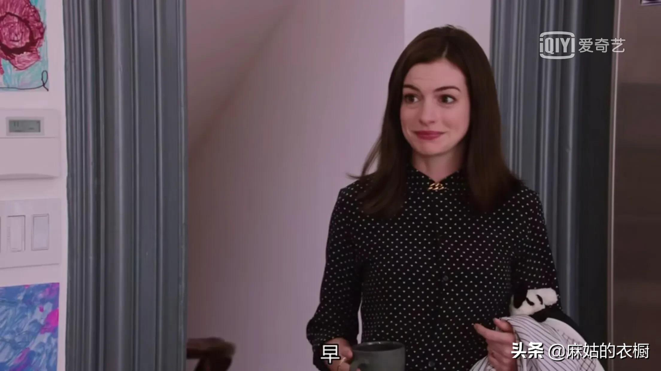 实习生里安妮海瑟薇的衣服品牌,安妮海瑟薇实习生穿搭