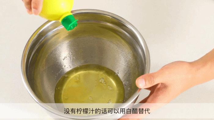 打发蛋白为什么要加柠檬汁,蛋白打发为啥还是稀