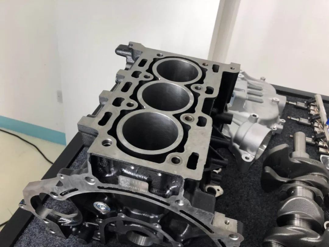 铸铁发动机的优劣势,铸铁发动机比铝发动机重多少