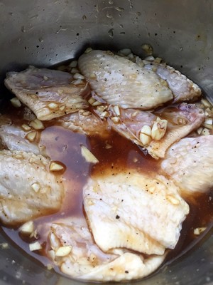 炸鸡翅如何外酥里嫩还入味,炸鸡翅怎么做到外酥里香