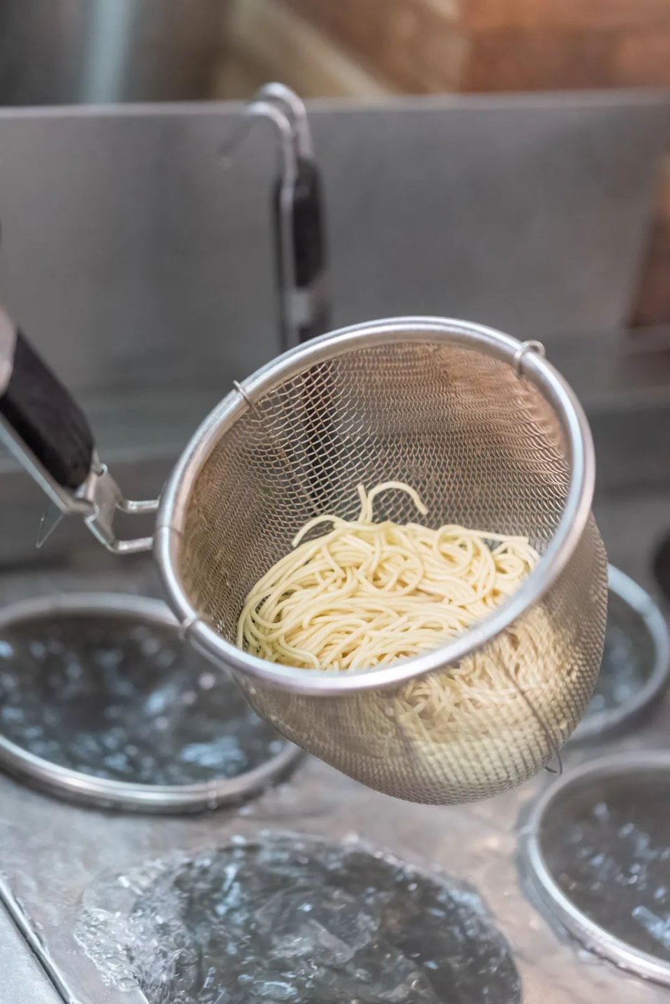 汤底浓郁的汤面,汤底浓厚