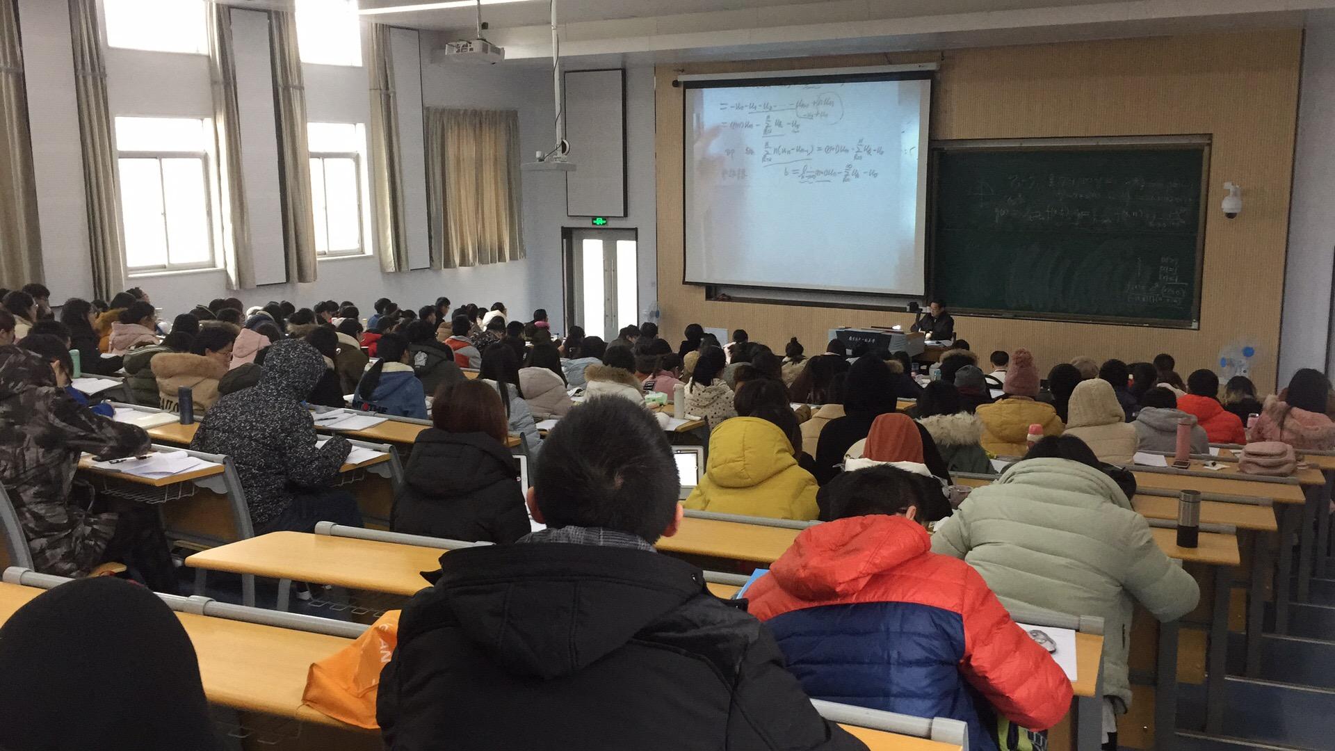 考研内卷专业排行,这8大专业考研竞争最激烈