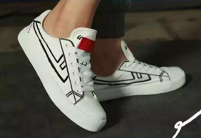 帆布鞋并不是人人都适合,匡威的帆布鞋和普通帆布鞋的区别