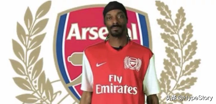 他是西海岸教父级的说唱歌手,也是足球圈最拽的球衣狂魔