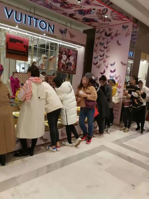 30米30步120分钟，日韩代购“攻占”巴黎下的人间冷暖