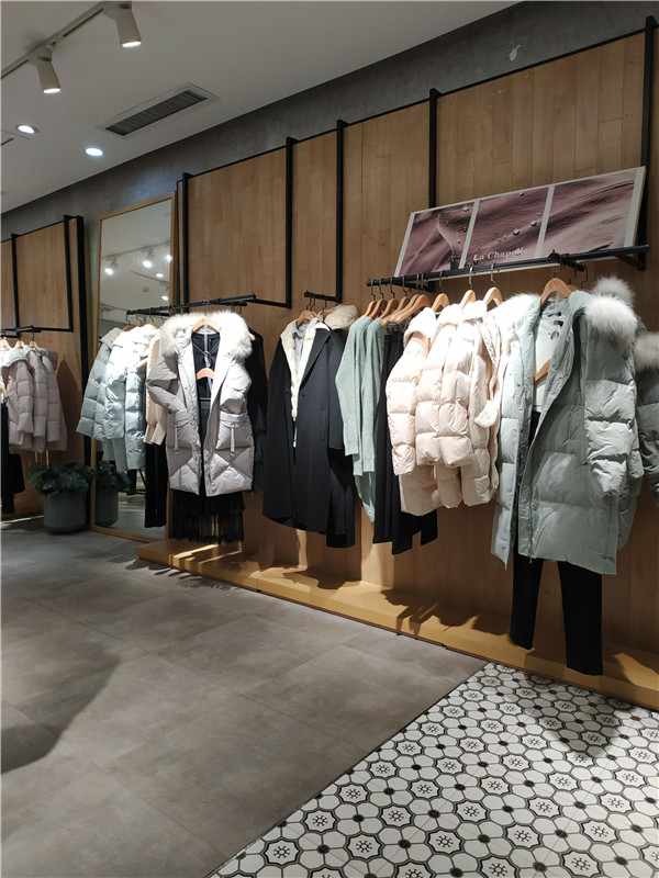 国潮风高端女装拉夏贝尔,拉夏贝尔国民品牌