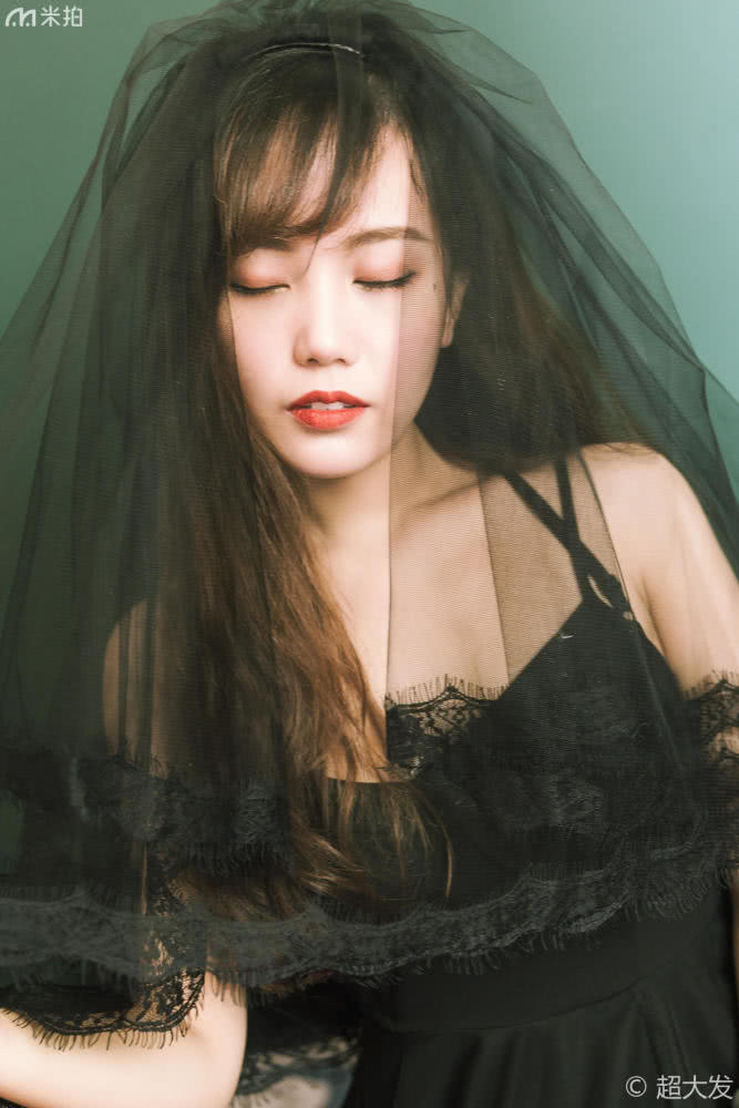 黑裙神秘复古风写真,韩系轻复古写真