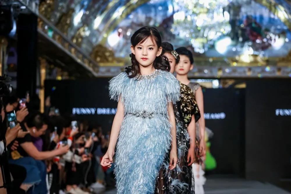 童模走秀基本功训练男孩,童模中级走秀教学动作考核