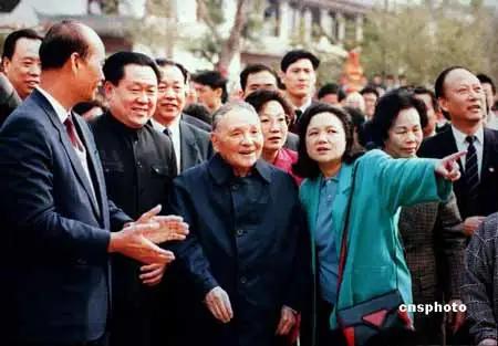 四十年后天堂向右深圳向左,天堂往左深圳往右简介