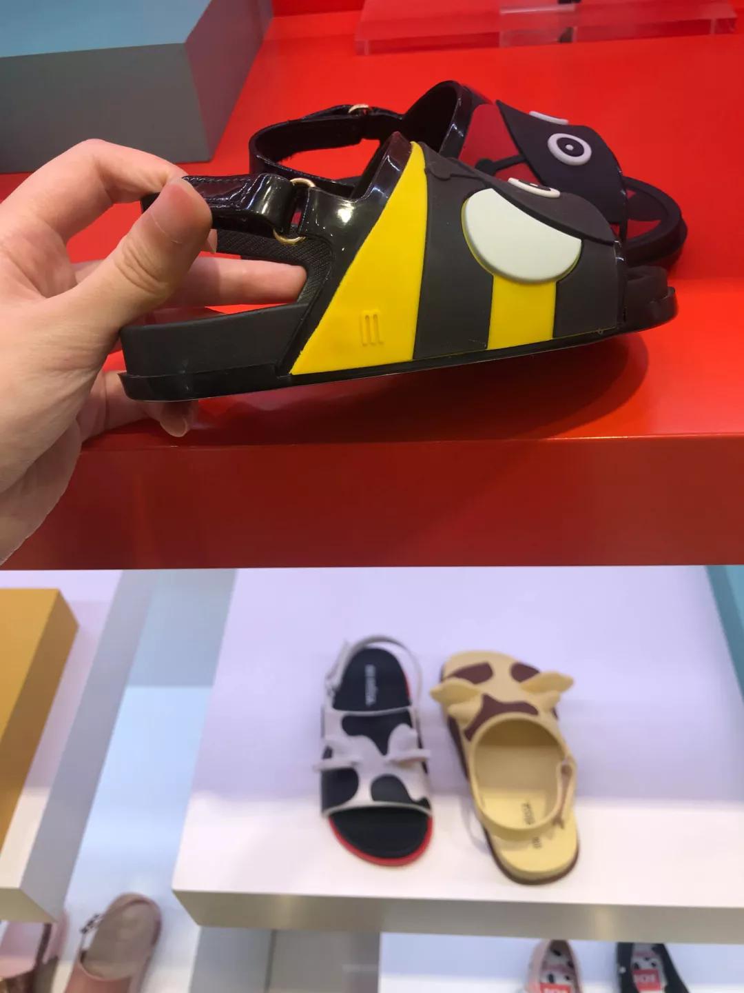 高颜值凉鞋小孩,什么材质的凉鞋鞋底最软