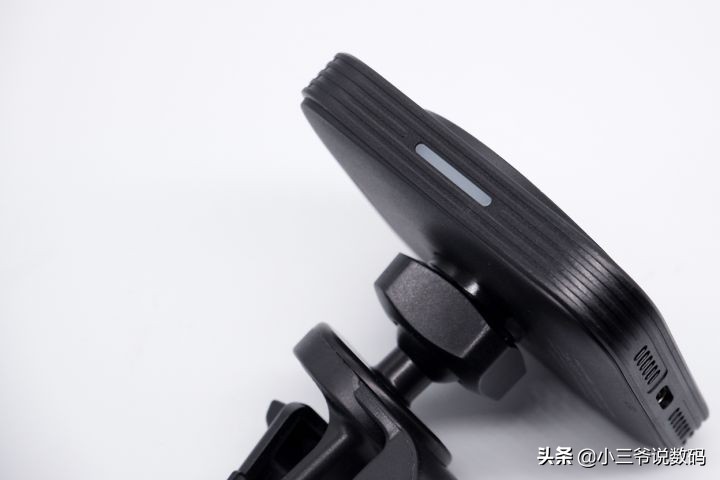 亿色车载磁吸无线充支架：磁吸+无线，轻松好出行