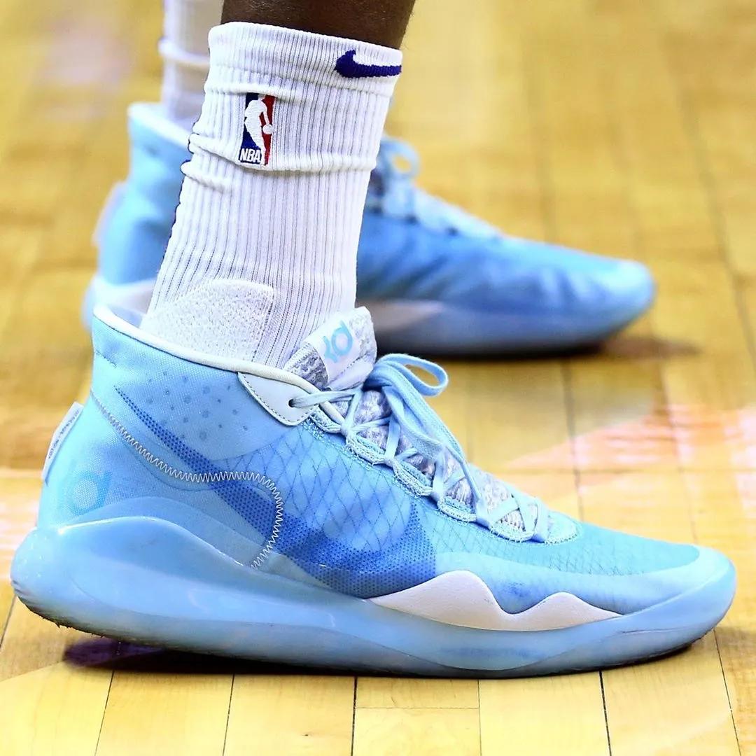 布克总决赛上脚球鞋,2021nba总决赛布克穿的球鞋