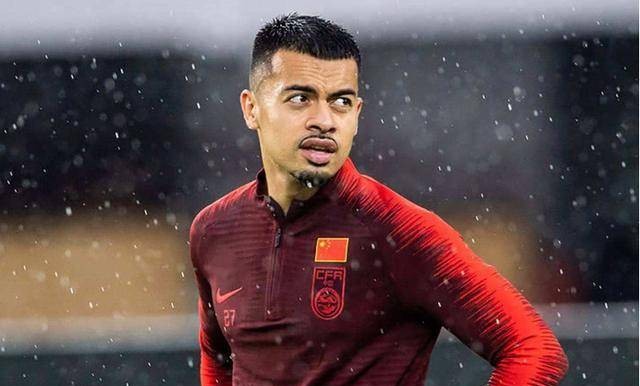 洛国富入选国足视频,洛国富为什么要去踢中甲