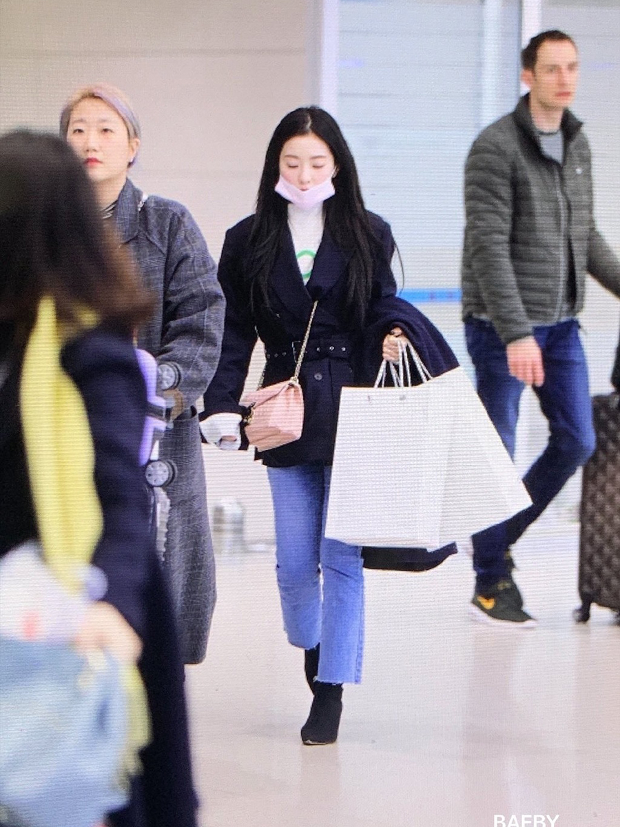 裴珠泫最新机场照同款穿搭 (张天爱vs裴珠泫)