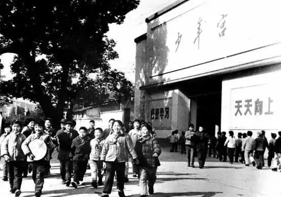 杭州人快带上自家的老照片来投稿，还有机会获得万元大奖哦