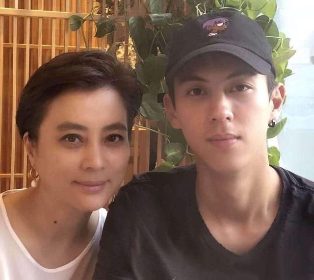 七位桃花眼女明星,拥有迷人桃花眼的女明星