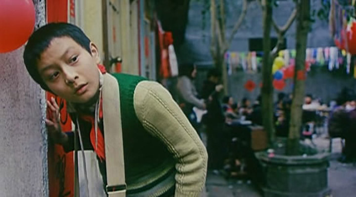 16岁“小镇荡妇”的屈辱成长史，这部电影道尽了人性和欲望