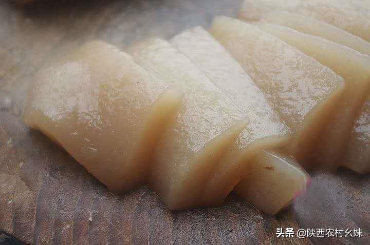 巧厨娘自制魔芋豆腐,幺妹吃魔芋豆腐