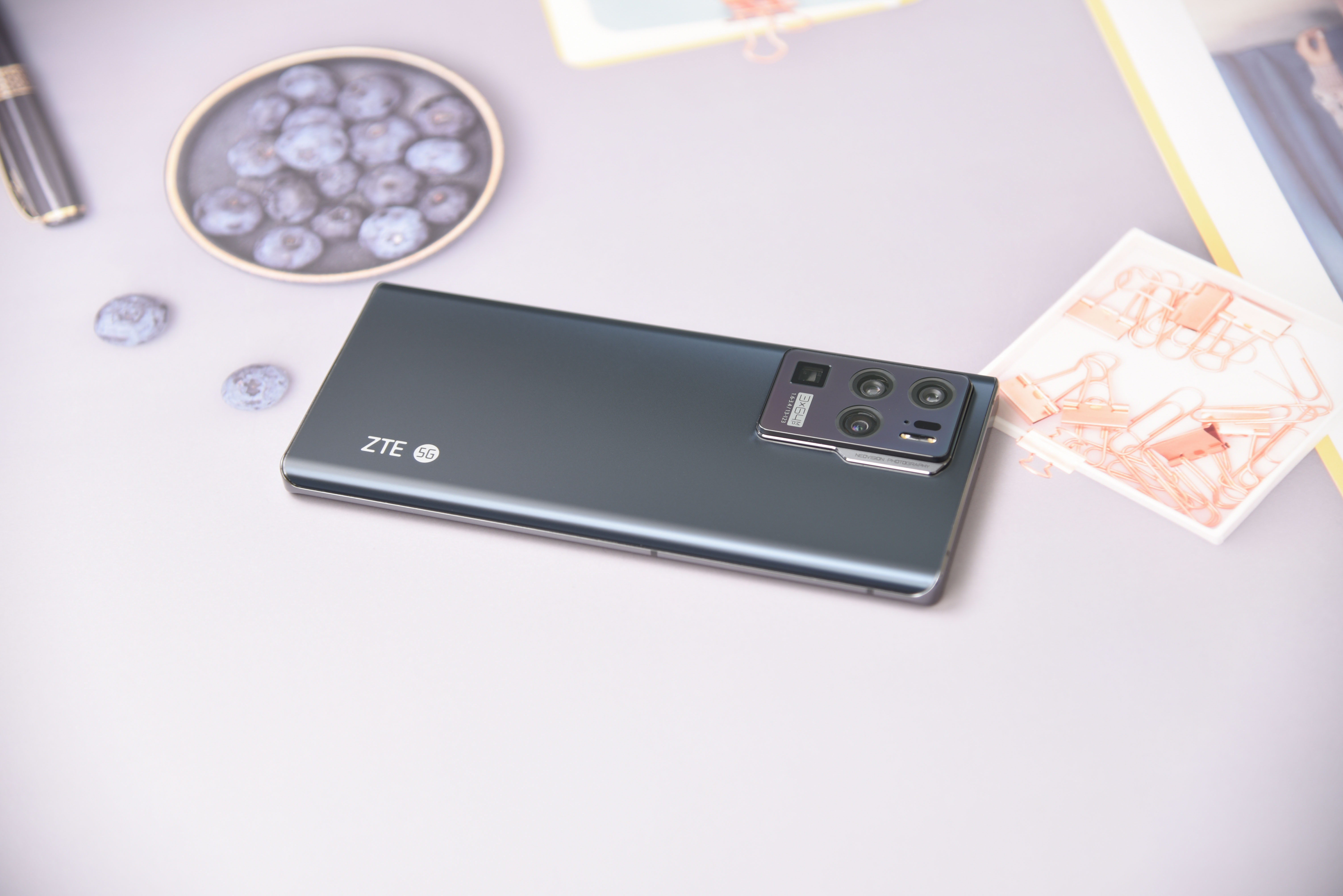 中兴axon30ultra评测屏下摄像头,中兴axon30ultra三千新机能入手吗