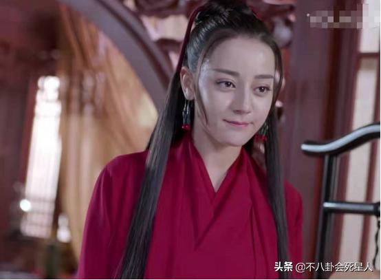 迪丽热巴靠颜值撑起来的造型,迪丽热巴刚出道与现在的对比照