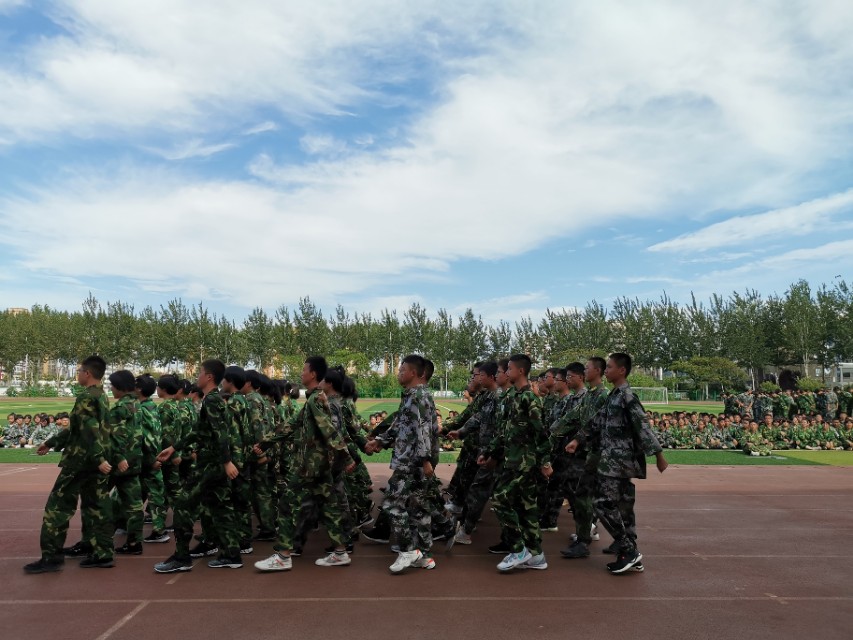 短暂而漫长的军训,军训进行时新生军训纪实全程高燃
