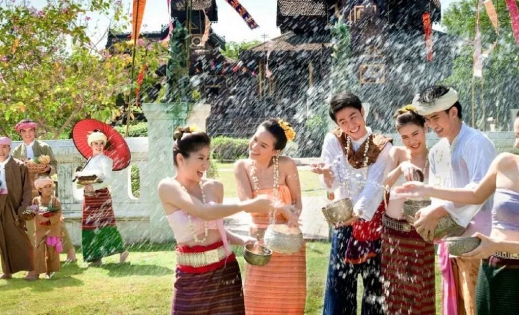 西双版纳泼水节为什么那么隆重,西双版纳泼水节的风俗和寓意