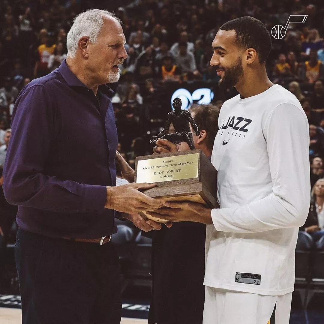 场均5.56帽！NBA又一大神去世！他的站帽太经典了