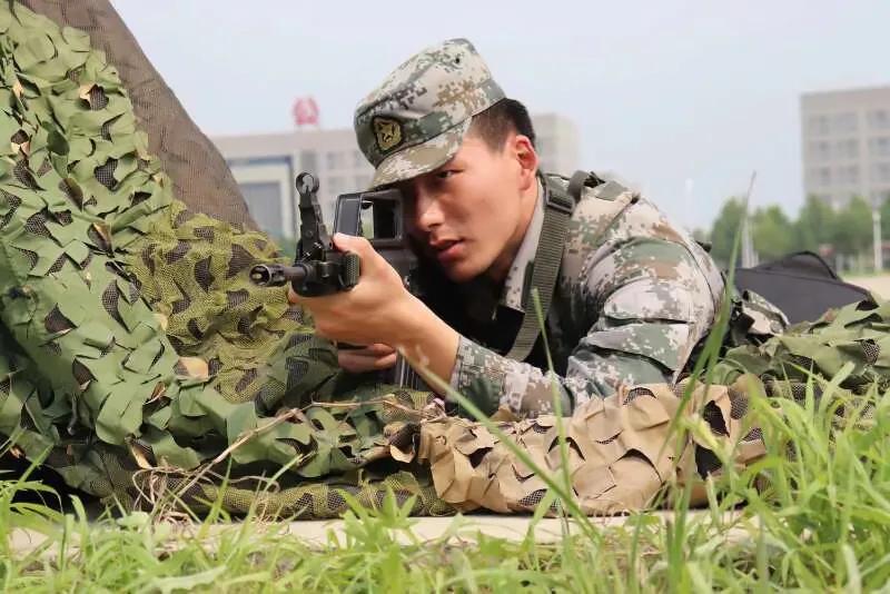 少尉服役8年是什么军衔,少尉新疆军区三等功