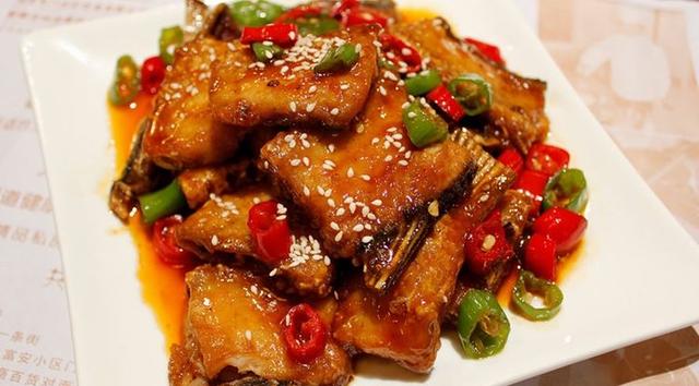 油豆腐杏鲍菇焖鱼,大锅菜杏鲍菇炒油豆腐