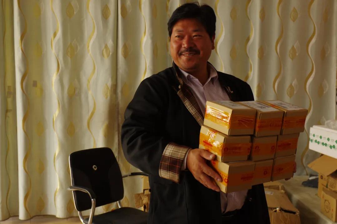 佛经里没有讲，草原上的女人不能搞直播