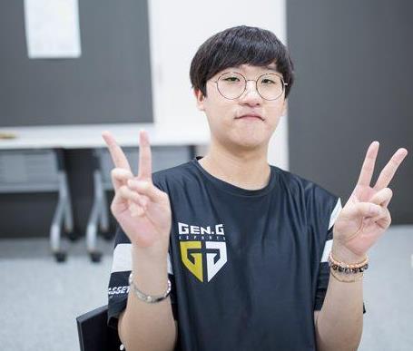 LCK：GEN3-0横扫T1解锁联赛三连冠,lckt1击败geng夺冠决胜局