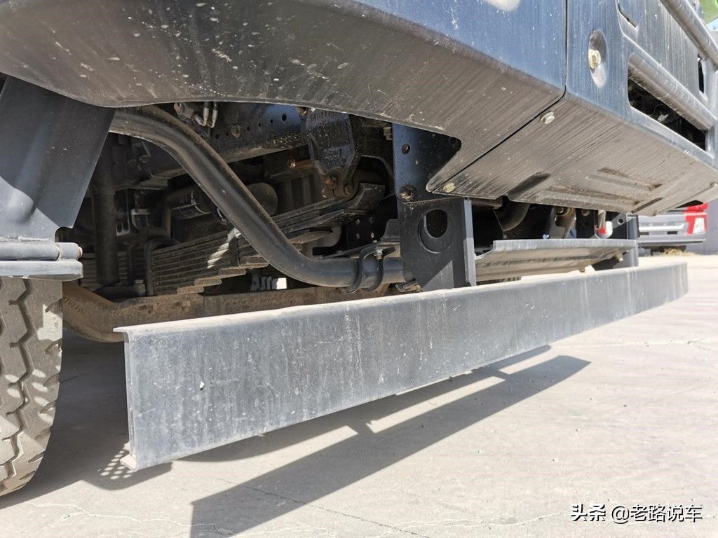 红岩c500450马力渣土车,红岩金刚m500渣土车320马力