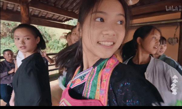 9岁女孩卖猪肉自学芭蕾舞,感动9岁女孩在猪肉店里跳芭蕾