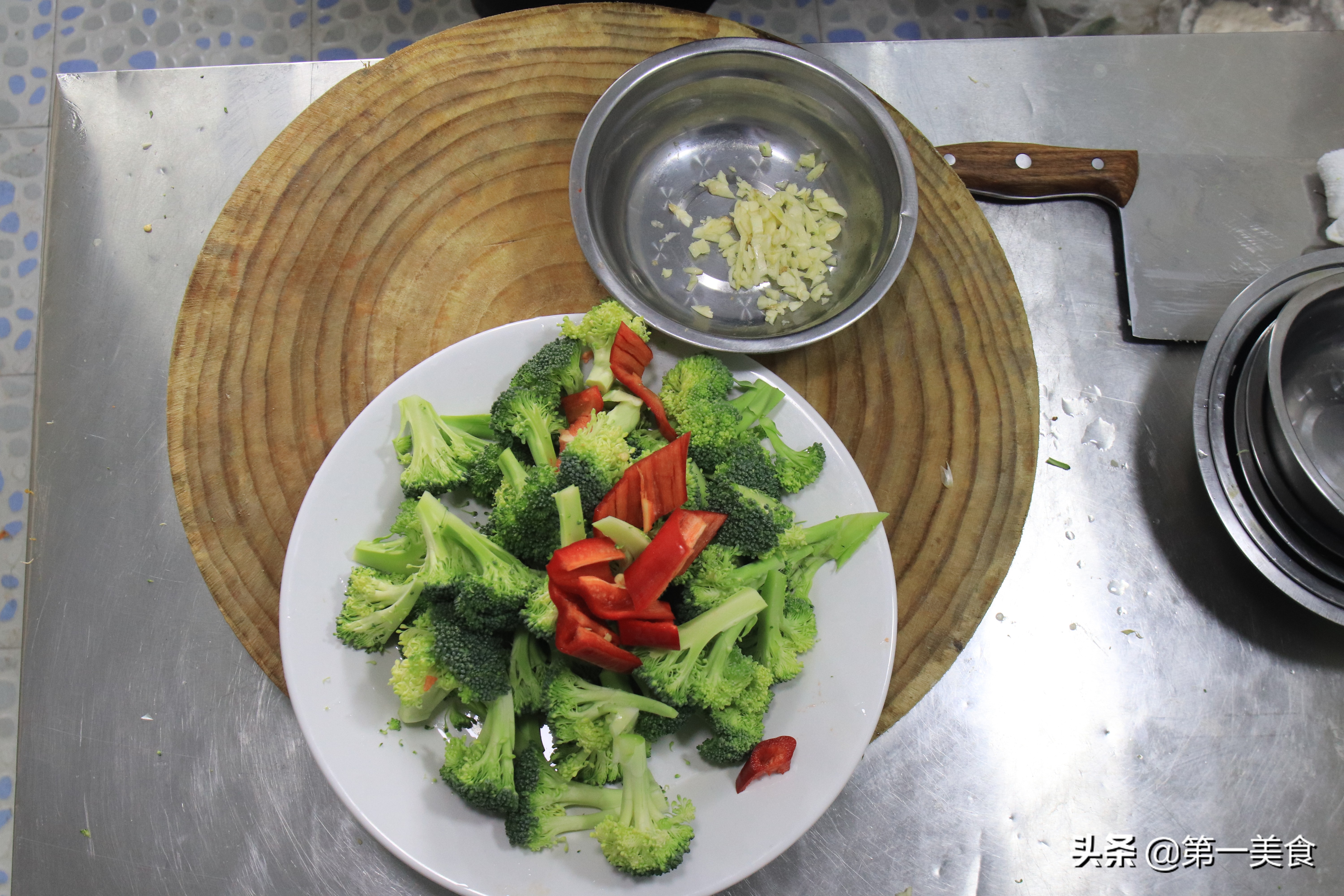 蒜蓉西兰花凉拌西兰花,西兰花蒜蓉怎么做