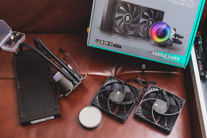 锐龙r7和i7哪个游戏性能好,锐龙73700x不配显卡玩游戏