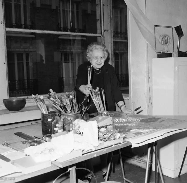 她亲眼看着自己的画作挂进卢浮宫,这位“时尚先锋”不输香奈儿