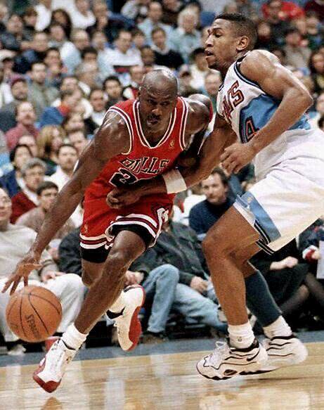 “乔丹伟大23战”9-12：69分坐实骑士克星，1动作吓坏魔术师