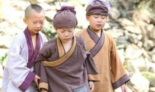 朱元璋小时候放牛的故事是哪集,草根皇帝朱元璋曾为地主放牛