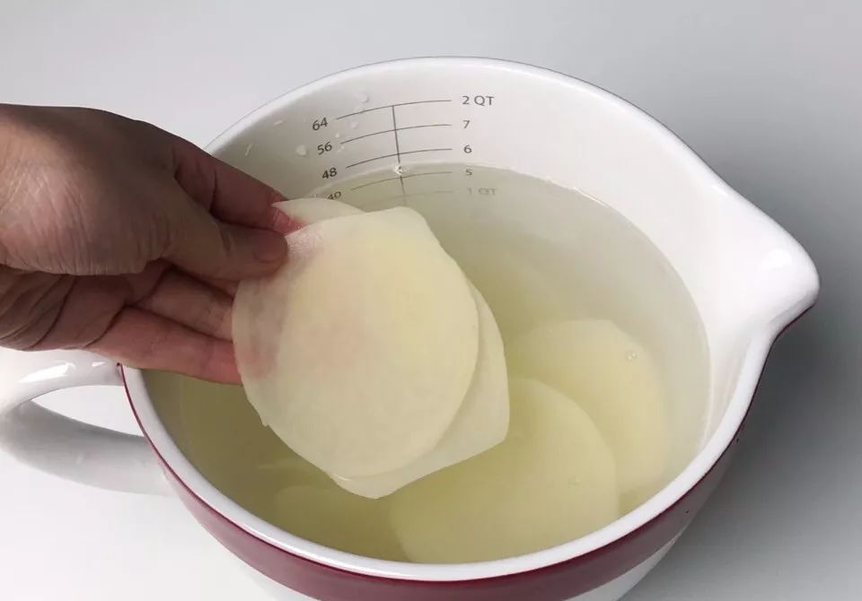 怎么做薯片简单又好吃又脆可保存,怎么在家自制原味薯片有味道的