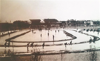 沈阳学生爱冰嬉:不上冰面滑两下,怎么对得起羽绒服?