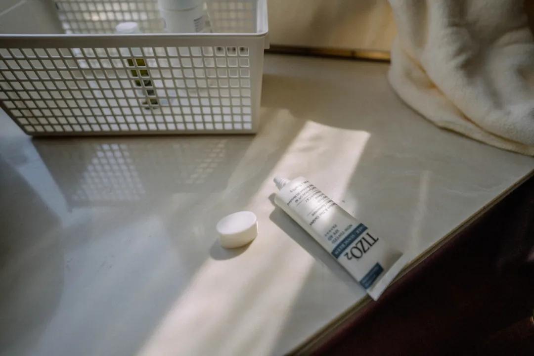 夏日的浪漫洗衣液香味持久留香,真丝护色洗衣液桑蚕丝专用