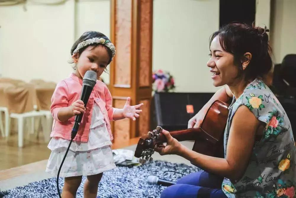 适合初学拼音的孩子读的童谣,十首让宝宝轻松学说话的童谣