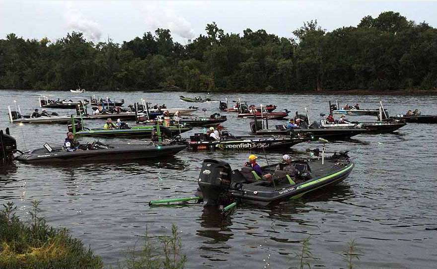 钓鱼竞技比赛战术打法,ccf钓鱼比赛规则