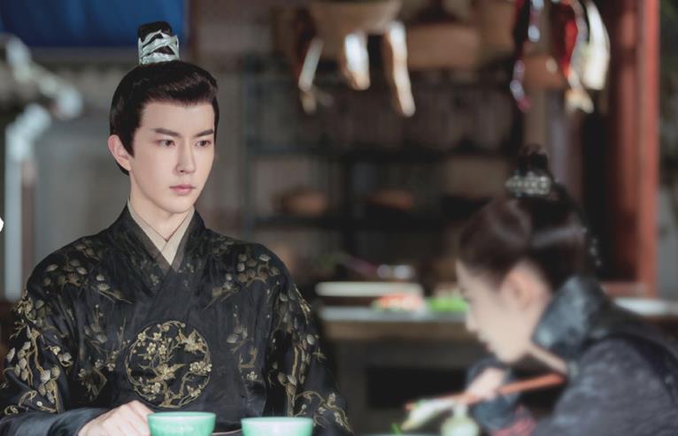 落霞与孤鹜齐飞秋水共长天一色为什么可以用在词中不可用在诗中