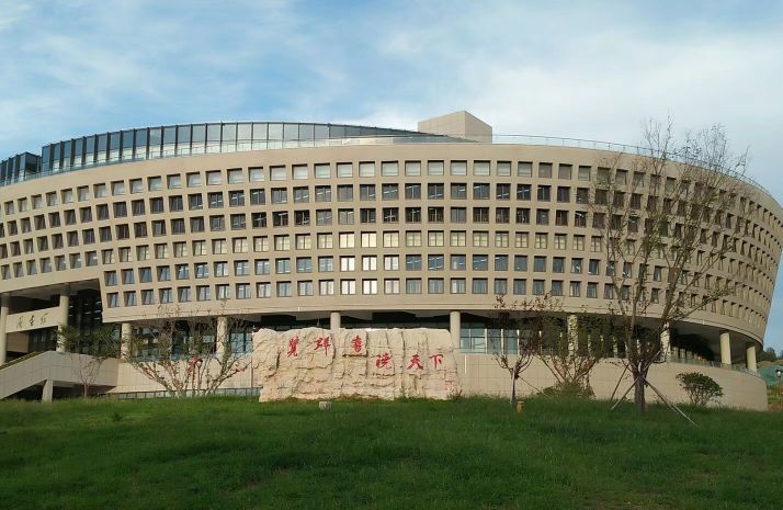 送孩子上哈尔滨工程大学,我送儿子去上学