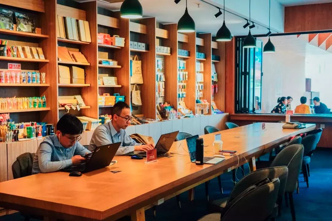 放弃一线城市年薪30万回老家,放弃30万年薪隐居深山