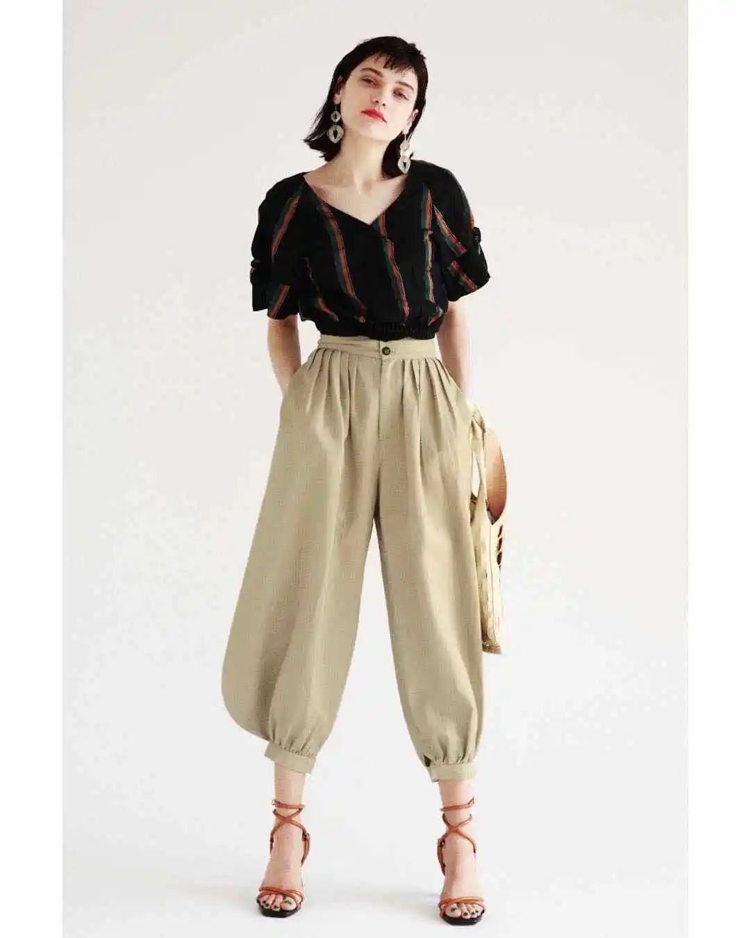 适合冬天穿的潮的裤子显腿长,适合粗腿穿的裤子推荐