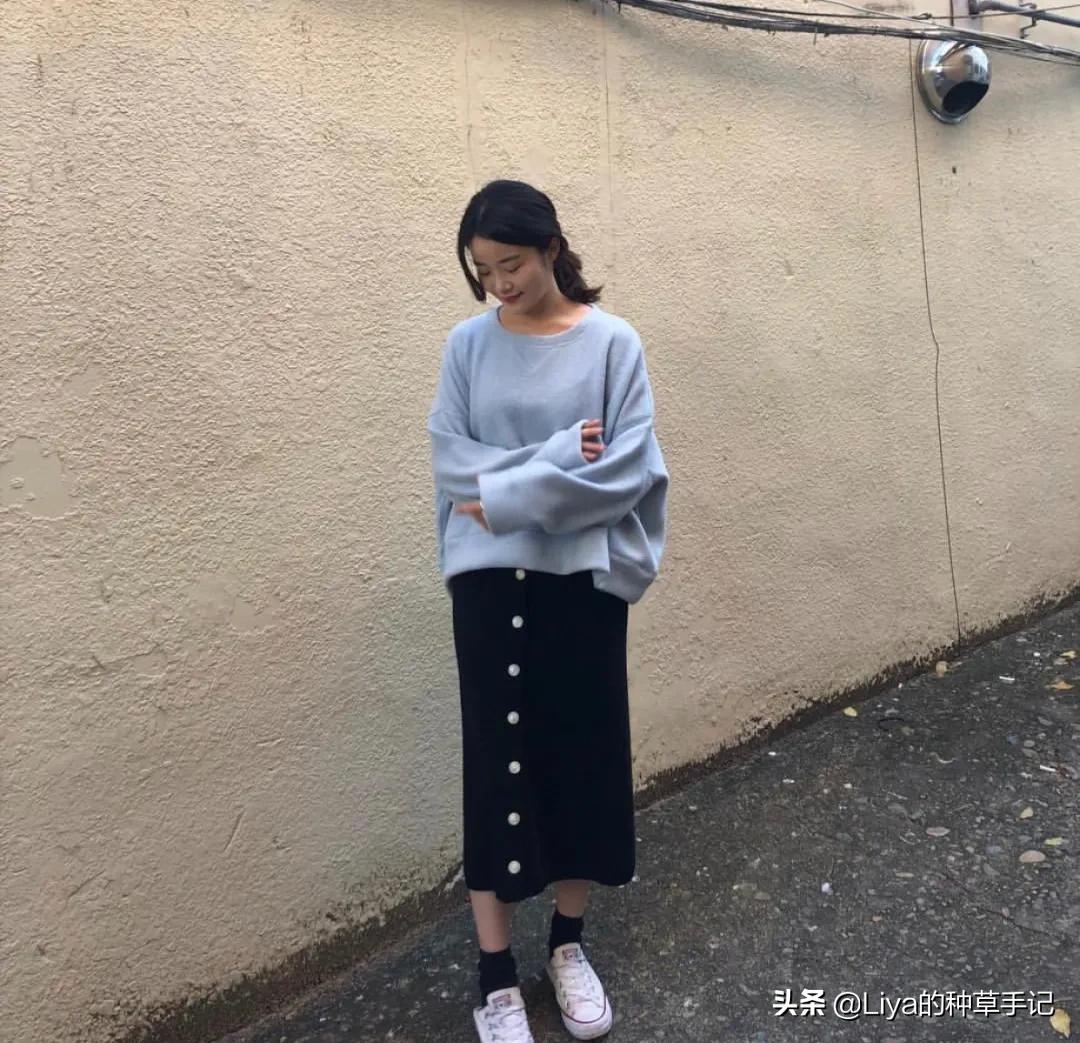 穿错卫衣显胖,宽松卫衣怎么搭配帆布鞋