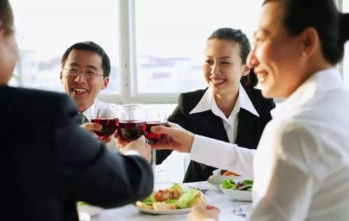 为什么说菜不摆三筷不摆五,为什么菜不能摆三筷不成五席